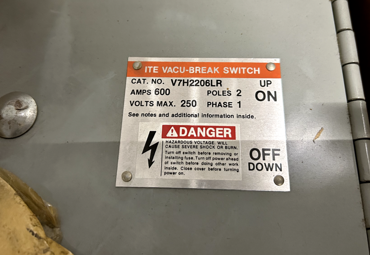 Siemens V7H2206LR Vacu-Break Switch Single Branch 600 Amp 240V 2 Pole Fusible