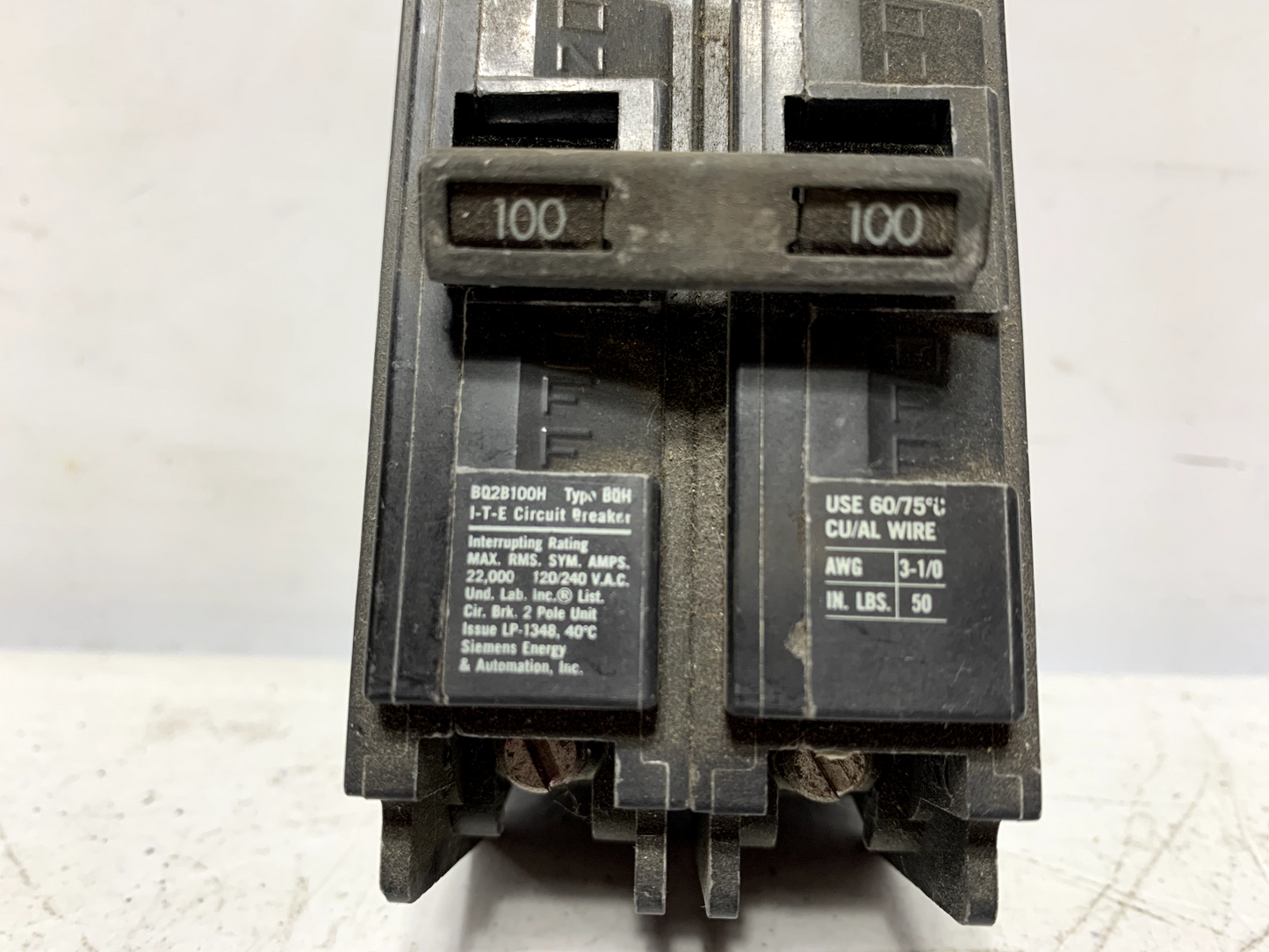 Siemens BQ2B100H Circuit Breaker Bolt-on 240V 100A 2 Pole 22kA 240V Type BQH