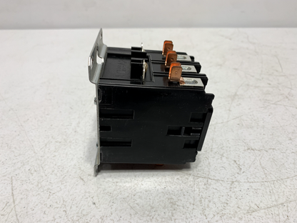 Square D 8910DPA43V02Y244 Definite Purpose Contactor 40 Amp 3 Pole 110/120VAC