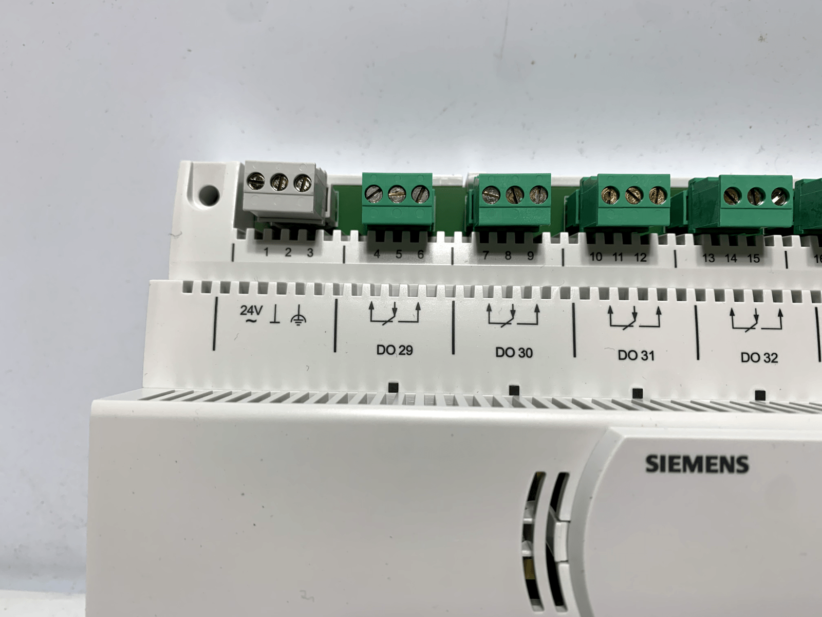 Siemens PXC36-E.A Automation Station 24VAC 36 point for BACnet Networks - Chase Surplus