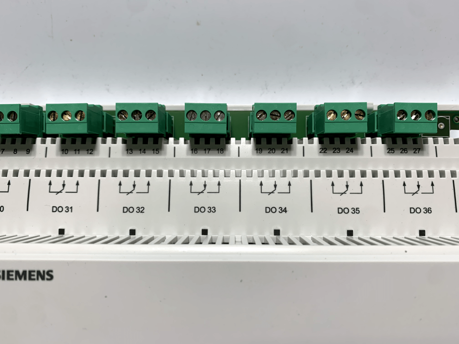 Siemens PXC36-E.A Automation Station 24VAC 36 point for BACnet Networks - Chase Surplus