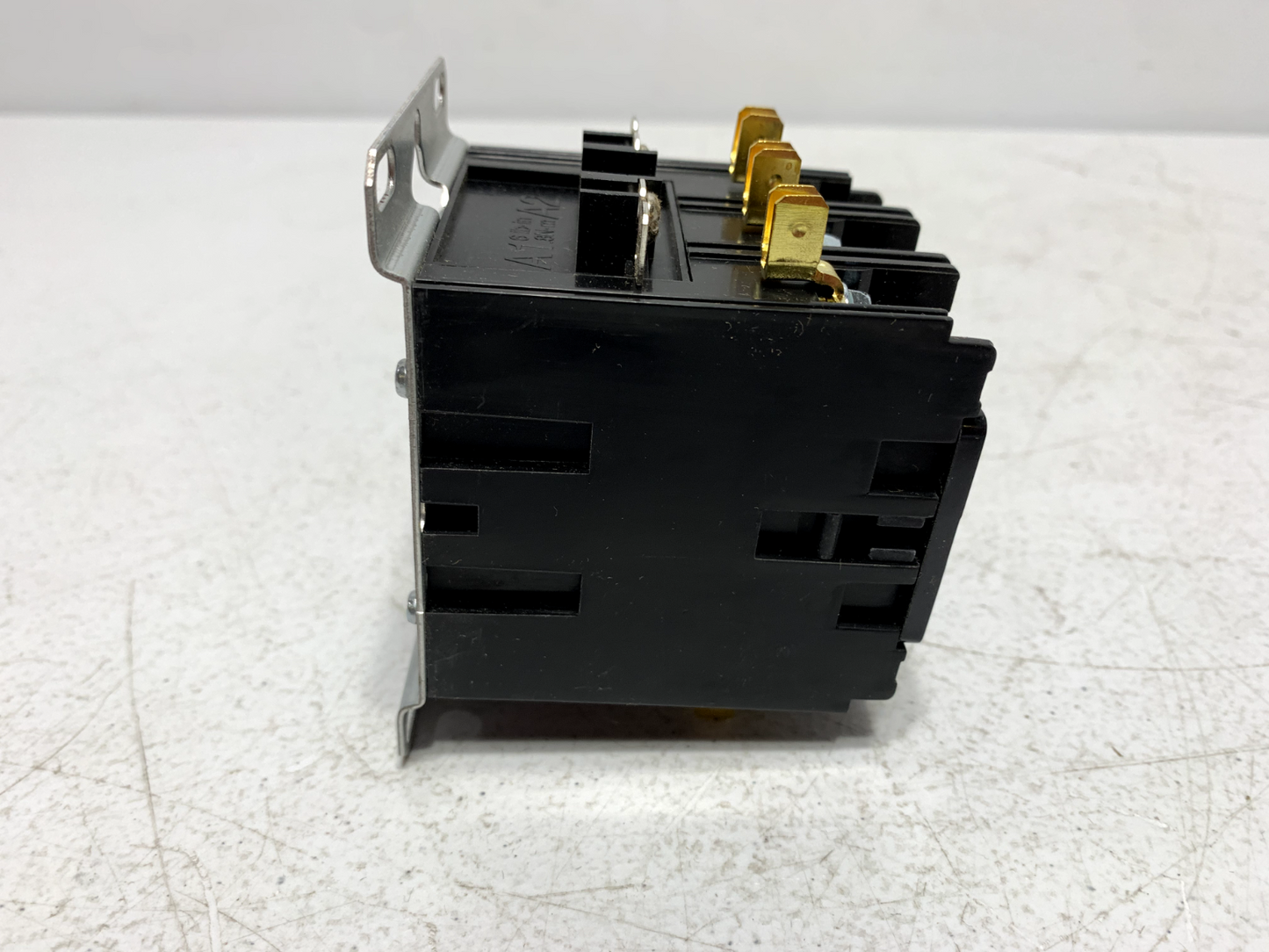 Square D 8910DPA33V02Y244 Definite Purpose Contactor 3 Pole 30 Amp 110/120VAC