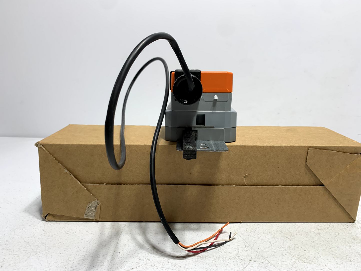 Belimo AHB24-SR-100 Actuator 100 lbf 450 N Non Fail-Safe 2-10 V Cable Modulating