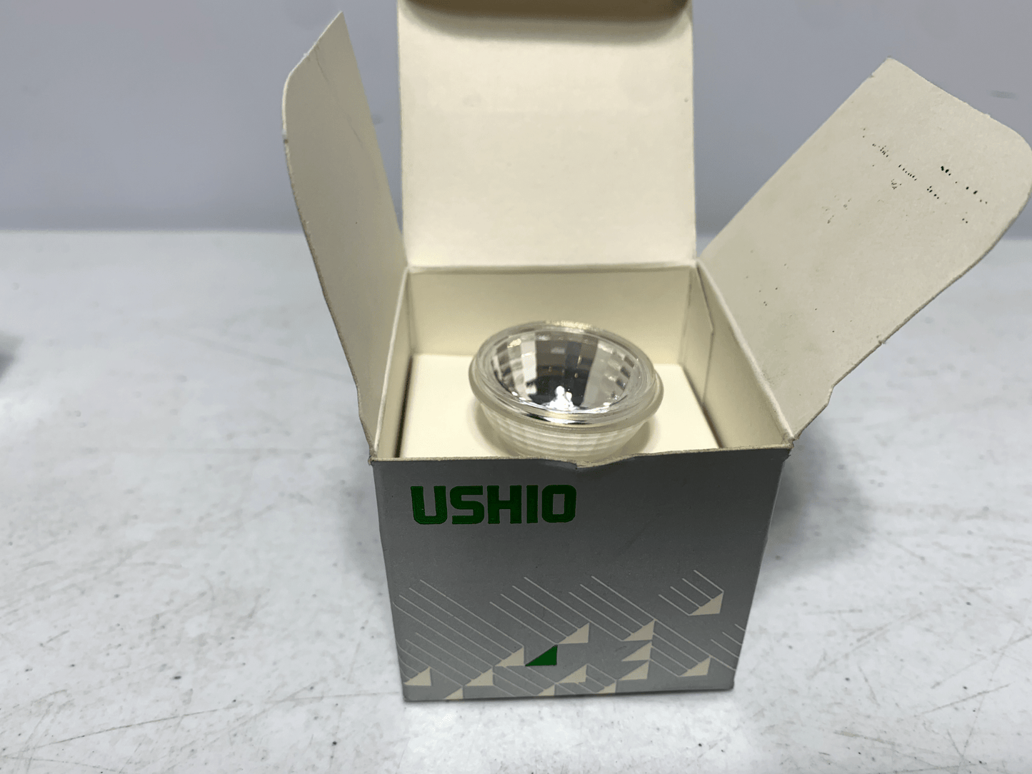 USHIO 1000612 FSV/FG 12V-20W/BA/NFL Halogen Bulb (lot of 8) - Chase Surplus