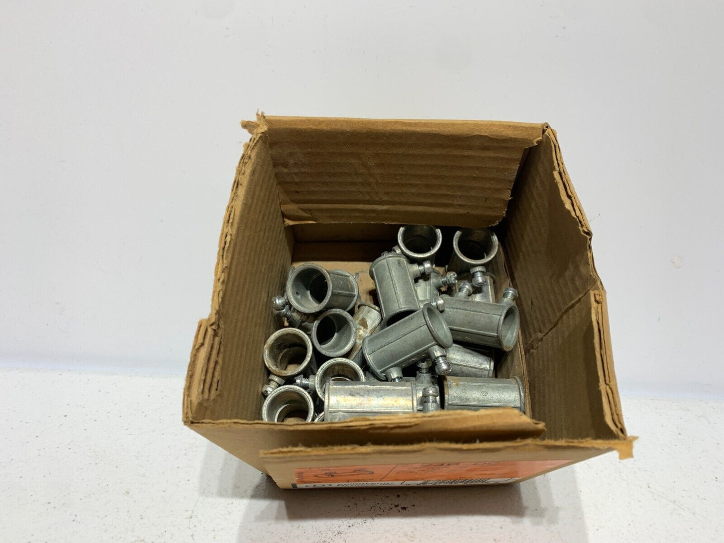 BRIDGEPORT 240-DC 1/2"  EMT Combination Coupling (Box of 22) - Chase Surplus