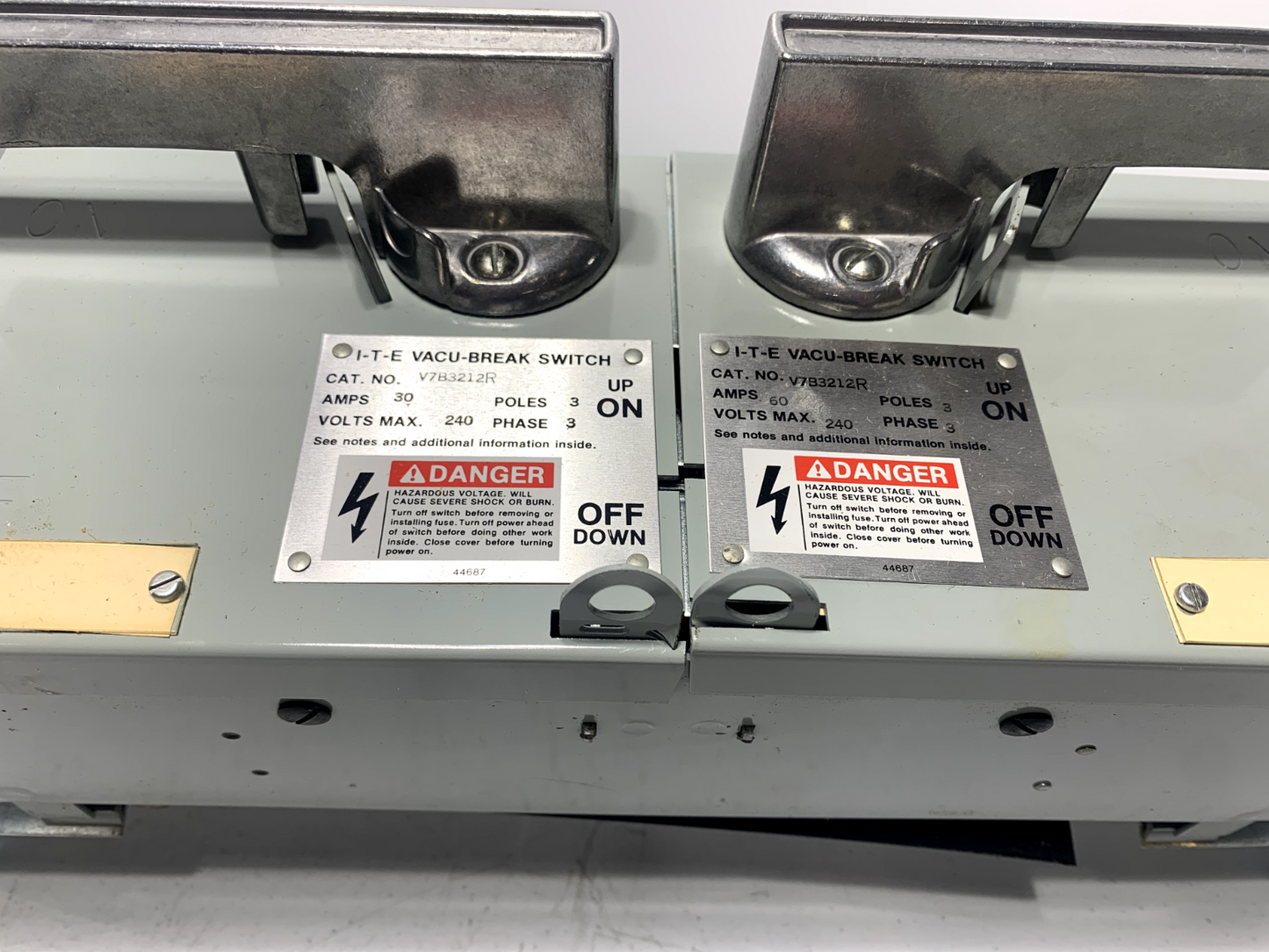 Siemens V7B3212R Single Branch Fusible Panelboard Unit 30/60 Amp 3 Pole 240 VAC