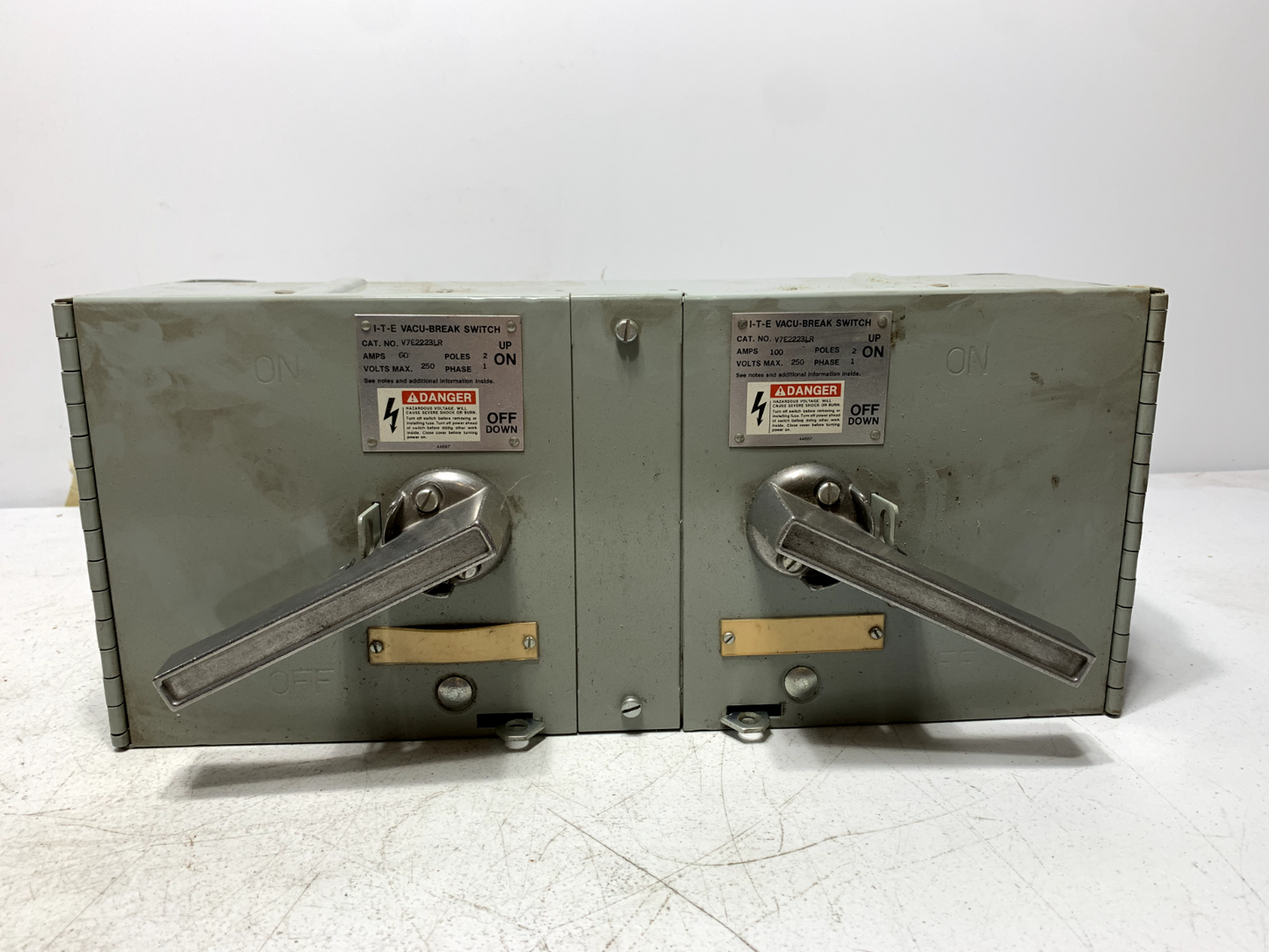 Siemens V7E2223LR Vacu-Break Type VB Fused Panelboard Switch 250V 60/100 Amp 2P