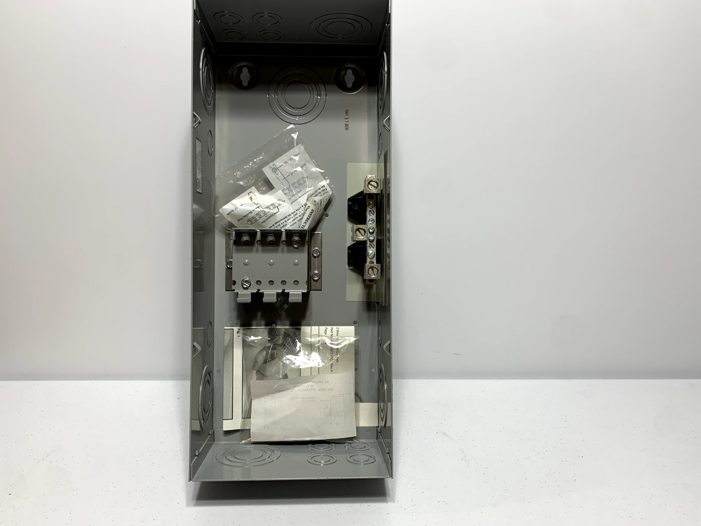 Siemens EB3100S Circuit Breaker Enclosure Type 1 100A 3 Phase 3 Pole 240V