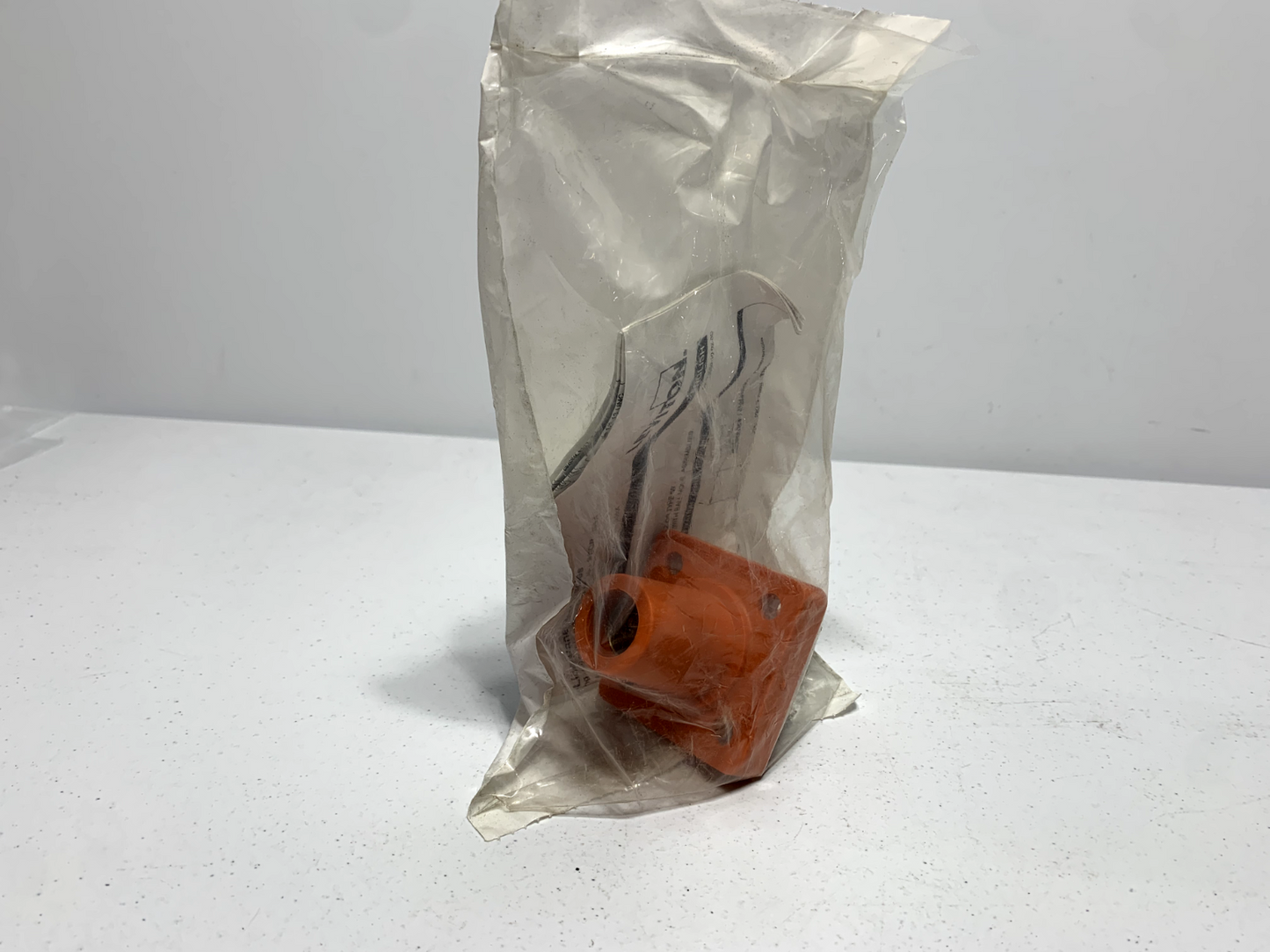 Leviton 287-16R24-1UO Female Panel Receptacle Cam-Type 400A 600V Orange